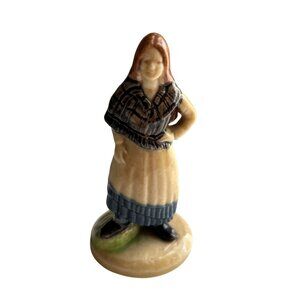 Vintage Wade Whimsies Figurine Woman In Shawl Collectible Ceramic Figure 3"